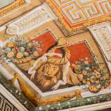 Riquadri con vedute di paesaggi, vasi classici e leoni tra cornucopie si susseguono nella parte pi� esterna tra intricate trame geometriche che si aprono nel pannello centrale